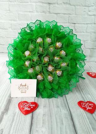 Зеленый букет с конфетами подарок на день рождения юбилей