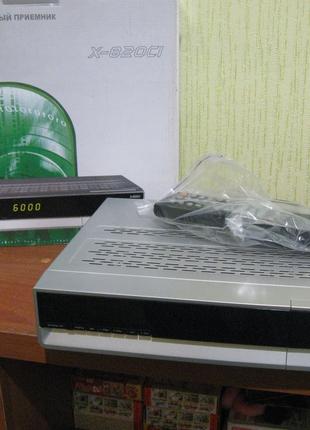 Тюнер супутникового телебачення X820CI