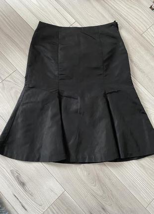 Юбка черная стильная юбка-миди расклешенная с рюшами