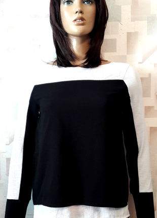 Стильна чорно-біла блузка з довгим рукавом від zara