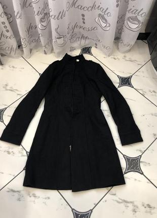 Чорне шерстяне пальто