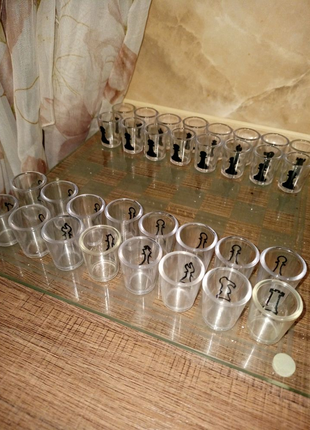 Рюмки у вигляді шахів