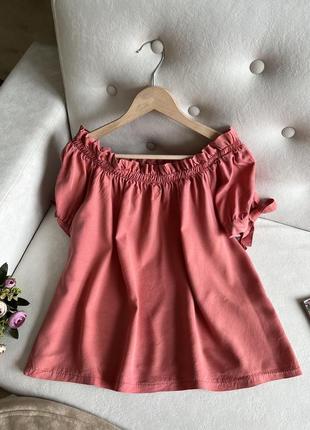 Легесенка блузка со спущенными плечами грельно розового цвета