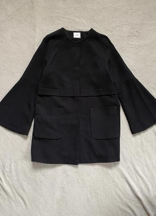 Пальто кардиган весна черное с расклешенными рукавами пиджак