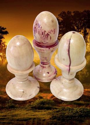 Три декоративных деревянных яйца на подставке, ручная работа