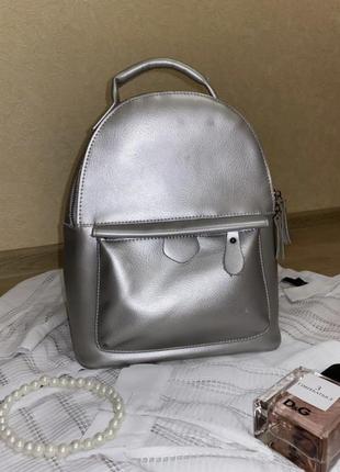 Кожаный рюкзак женский, серебристого цвета