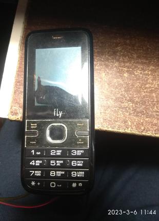 Мобільний телефон FLY DS170 битий екран
