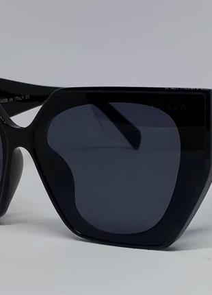 Жіночі в стилі prada сонцезахисні окуляри чорні з білим лого