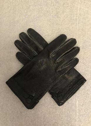 Шкіряні  чорні перчатки.