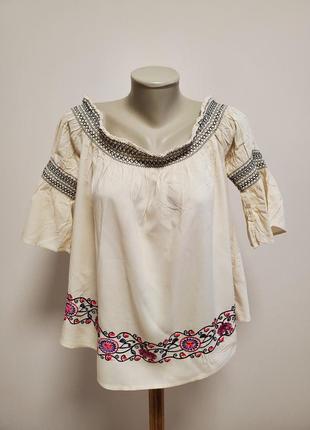 Шикарная брендовая блузка с вышивкой молочного цвета