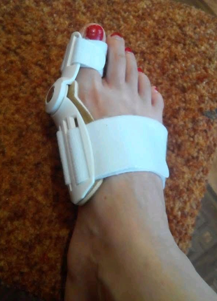 Коректор на палець ноги при вальгусній деформації