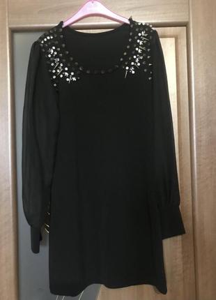 Классическое чёрное платье с шипами