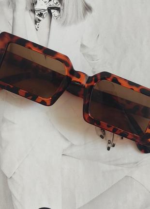 Солнцезащитные очки прямоугольные в широкой оправе Леопард (14...