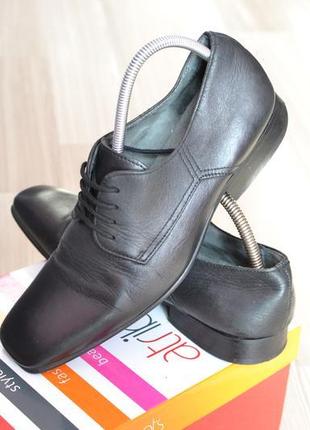 Черные кожаные мужские туфли португалия р. 36, 37,5 стелька 24...
