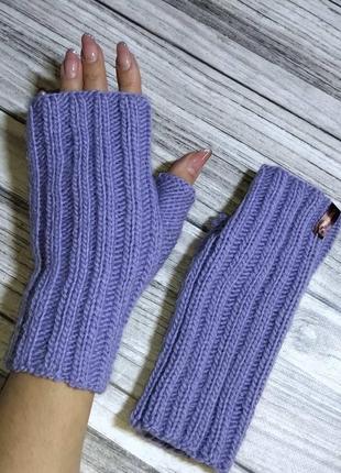 Женские вязаные митенки - перчатки без пальцев (сиреневые) - з...