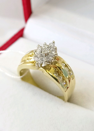 Золотое кольцо с бриллиантами цветок