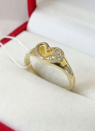 Золотое кольцо сердце с бриллиантами