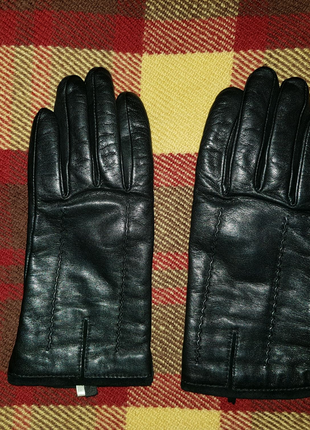 Продам женские кожаные перчатки новые, куплены в Германии.