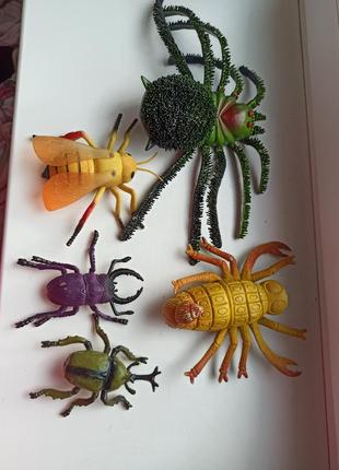 Игрушки жуки пауки пчела жук-олень пять игрушек