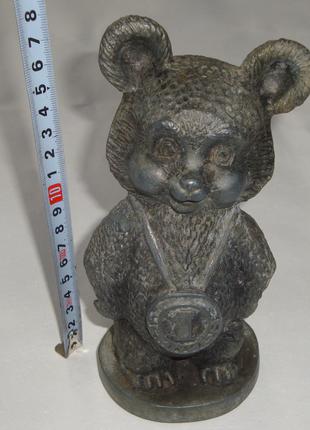 Олимпийский мишка 1980 год. Металл. Вес: 620 грамм
