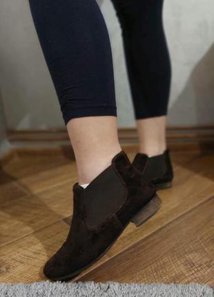 Замшевые ботинки коричневые