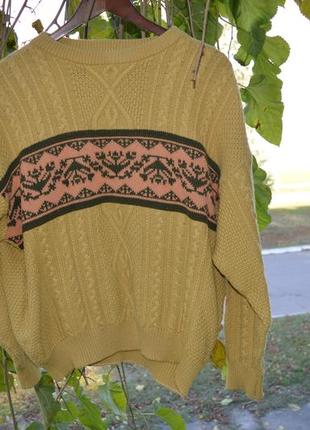 Жіночий вовняний светр пісочного кольору з жакардовою смугою (...