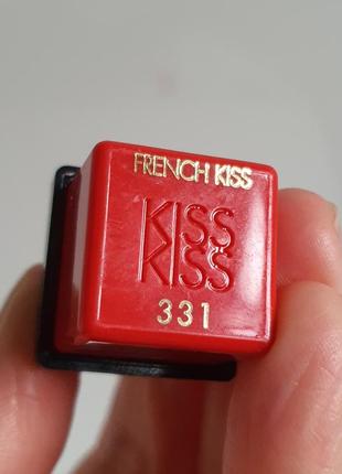 Кремова помада з атласним фінішем guerlain kiss kiss rouge à l...