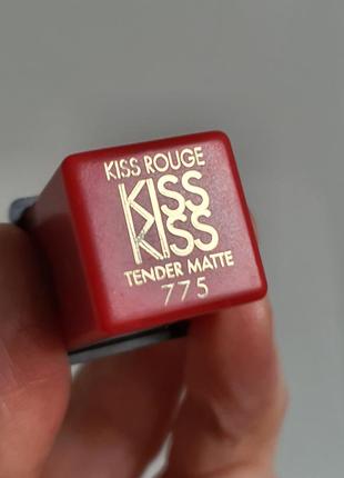 Стійка губна помада з матовим ефектом guerlain kisskiss tender...
