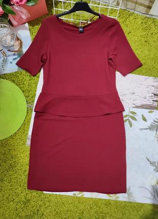 Бордовое, стрейчевое платье футляр с баской от s.oliver