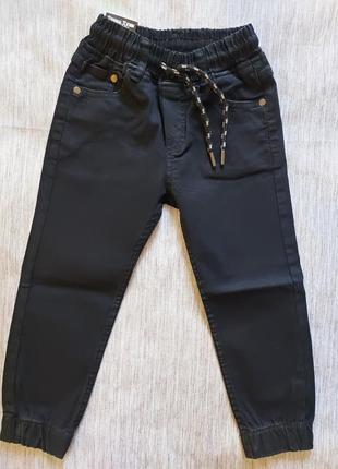 Крутые джинсы джогеры для мальчиков 5-8 лет