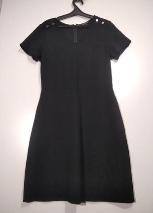 Платье с коротким рукавом черного цвета