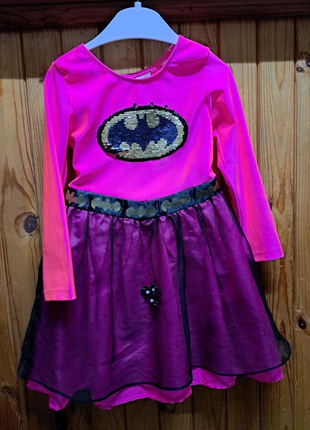 Маскарадна яскрава сукня - літаюча миша,"Бетмен" від H&M.