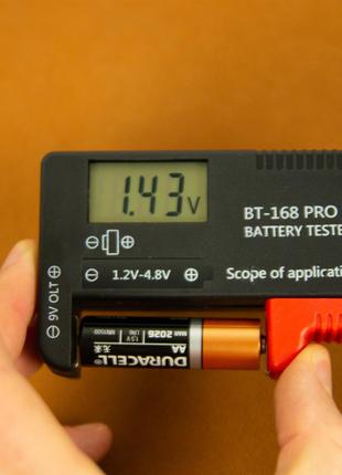 Тестер для батареек BT-168 Pro (AA, AAA, C, D, 1.5V, 9V)