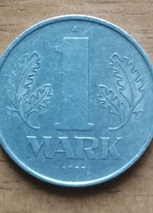 Монета 1 марка ГДР 1977 года.