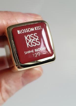 Блискуча помада guerlain kisskiss shine bloom