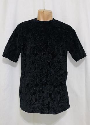 Красивая бархатная оверсайз черная футболка h&amp;m с узорами