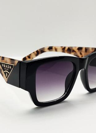 Женские очки солнцезащитные с леопардовыми широкими дужками