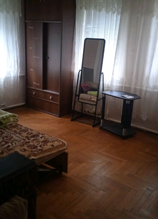 Сдам пол домика с удобствами и заездом для машины в районе хтз