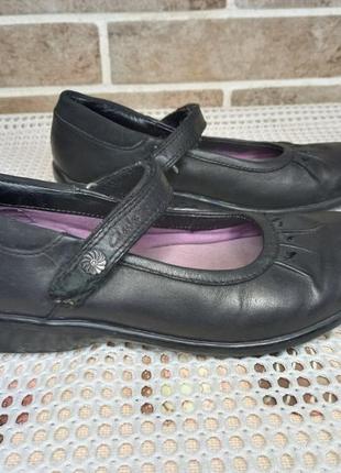 Кожанные туфли clarks 32р