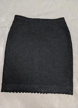 Женская черная юбка на подкладке.