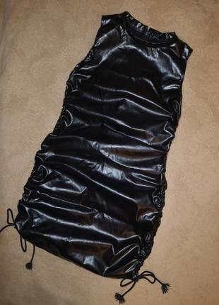 Модный кожаный сарафан кожу с драпировкой кулиской