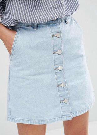 Голубая короткая джинсовая юбка мини на резинке с кнопками по ...