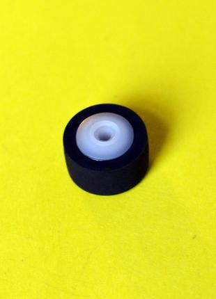 Прижимной резиновый ролик кассетного магнитофона 13 х 6 х 2 х 8 д