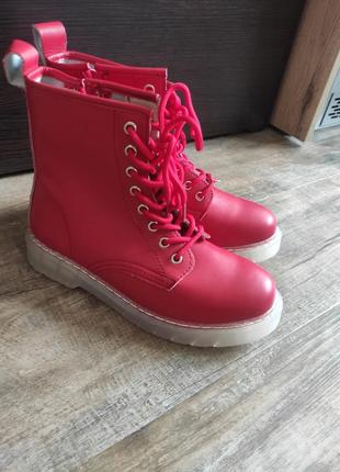Новые женские сапоги, ботинки на весну, красные сапоги 38 р.