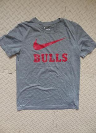 The nike tee bull футболка