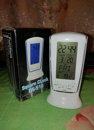 Настільний годинник з пісвіткою і термометром і будильником
