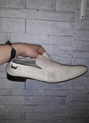 Белые кожаные туфли fabi