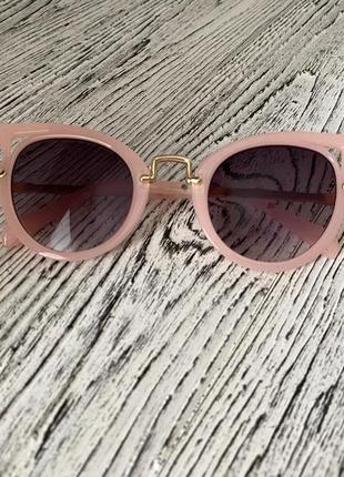 Детские солнцезащитные очки кошачий глаз розовые с черными лин...