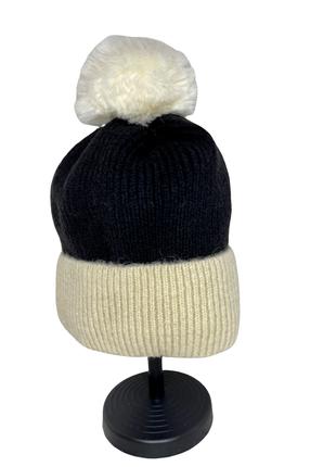 Женская шапка теплая с помпоном черная (One Size)