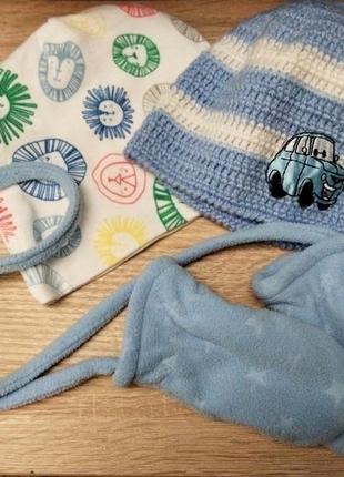 Комплект из 3 вещей: две шапочки и рукавички для малыша